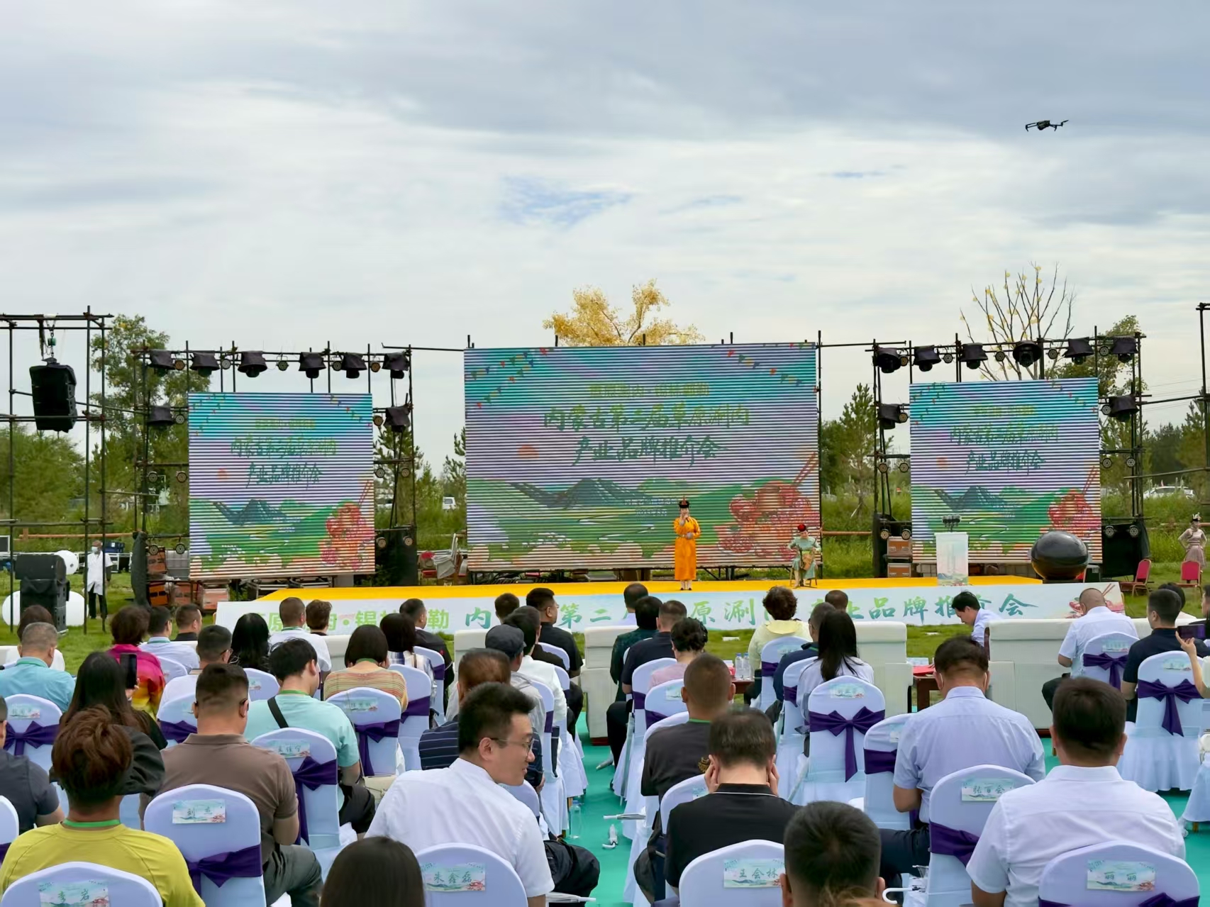 內蒙古第二屆草原涮肉產(chǎn)業(yè)品牌推介會(huì )在錫林浩特市嗨日太露天營(yíng)地盛大開(kāi)啟